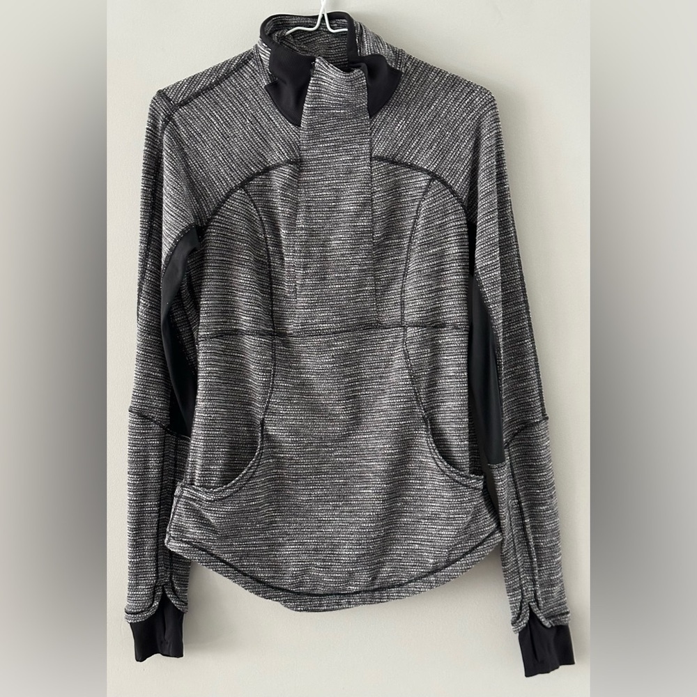 Lululemon: Women’s 1/4 Zip-Up Long Sleeve Top- Size 6